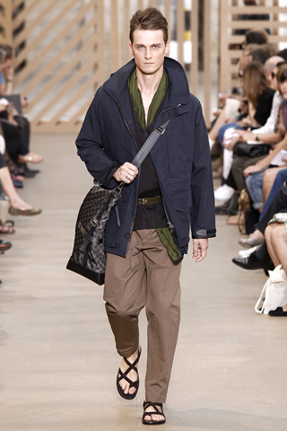 Louis Vuitton / - 2011